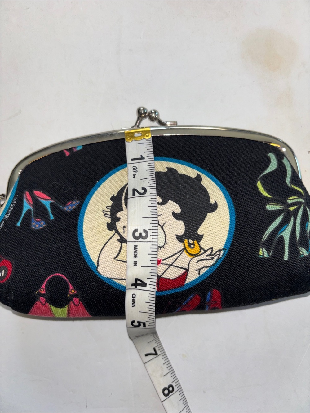 BETTY BOOP BLACK CLOTH WRISTLET PRELOVED VINTAGE…..’2005….8”X5”
SATIN INTERIOR - Picture 6 of 12
